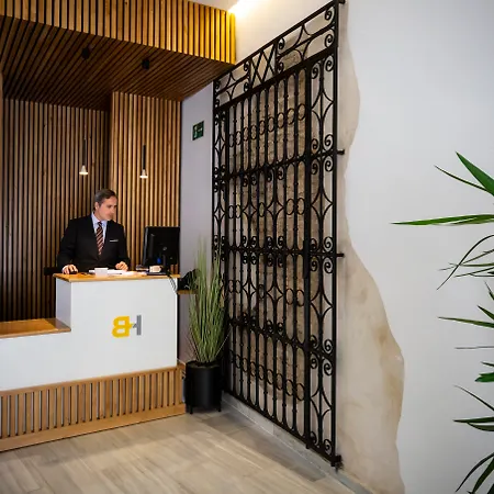 Basic Catedral Otel